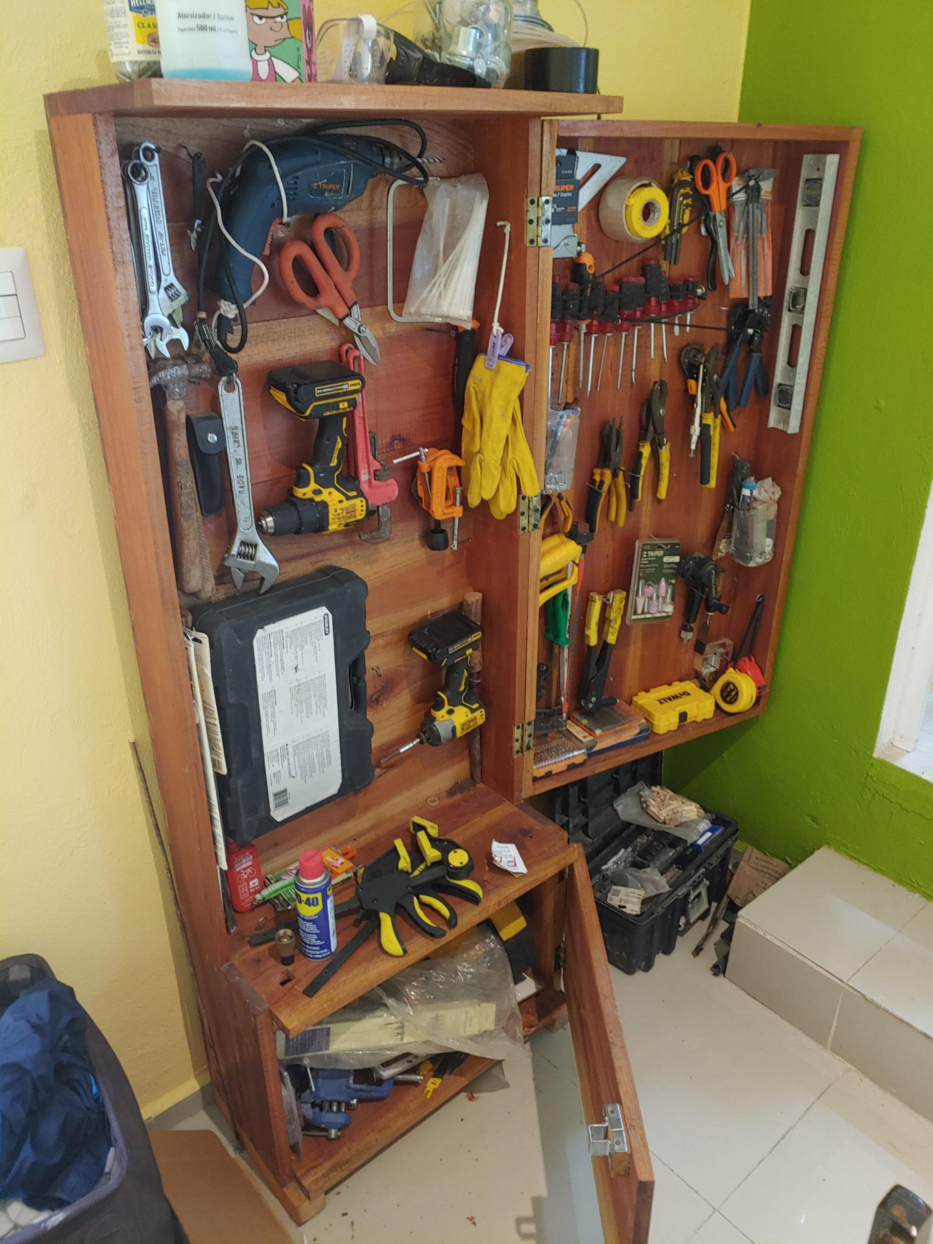 Wall tool cabinet, exposed